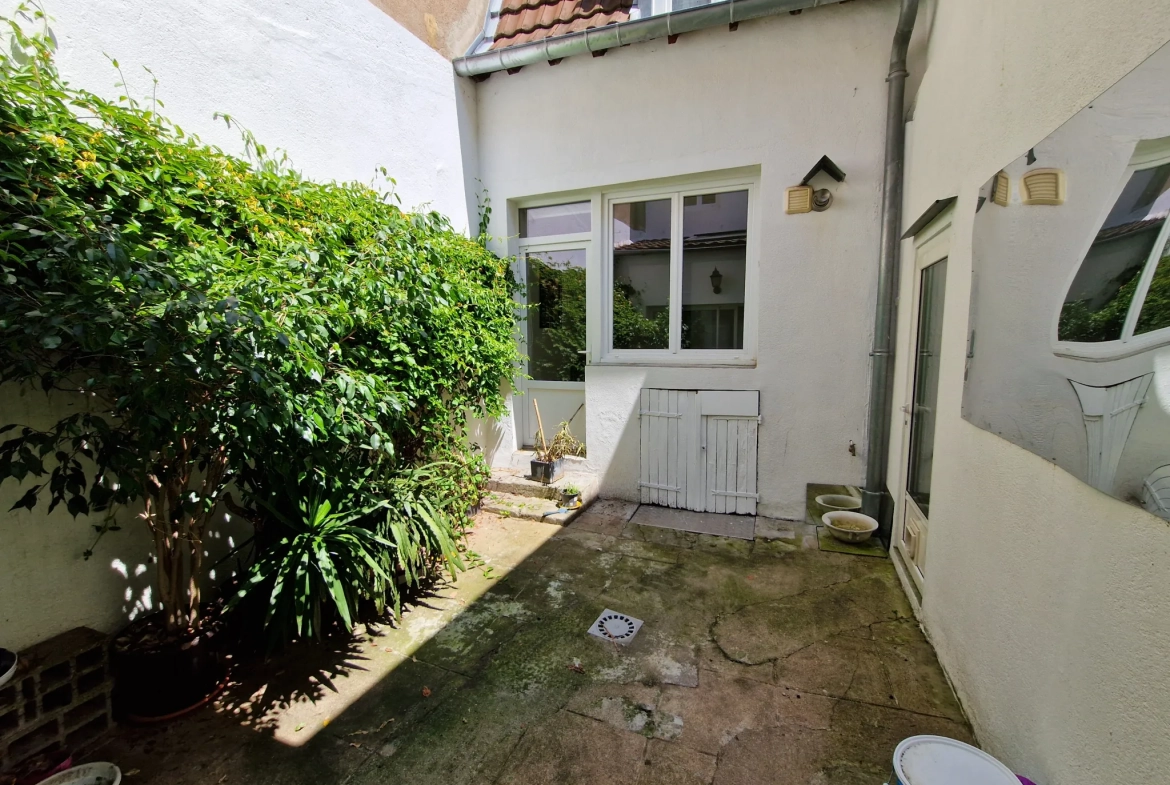 Maison de ville avec patio à Autun - 4 chambres et confort moderne 