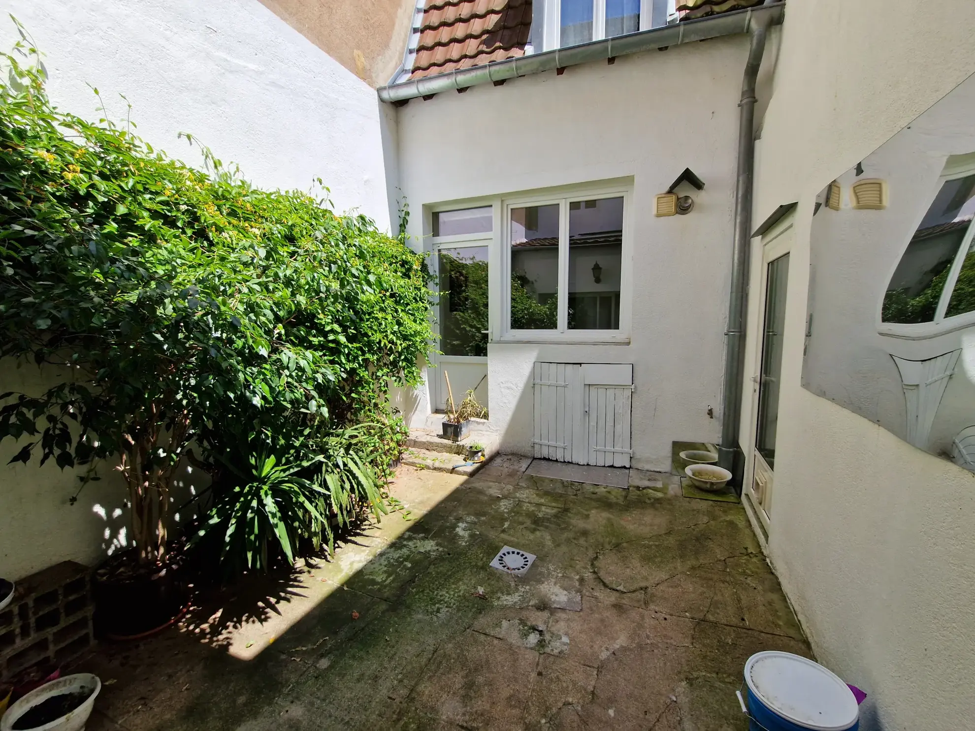 Maison de ville avec patio à Autun - 4 chambres et confort moderne 