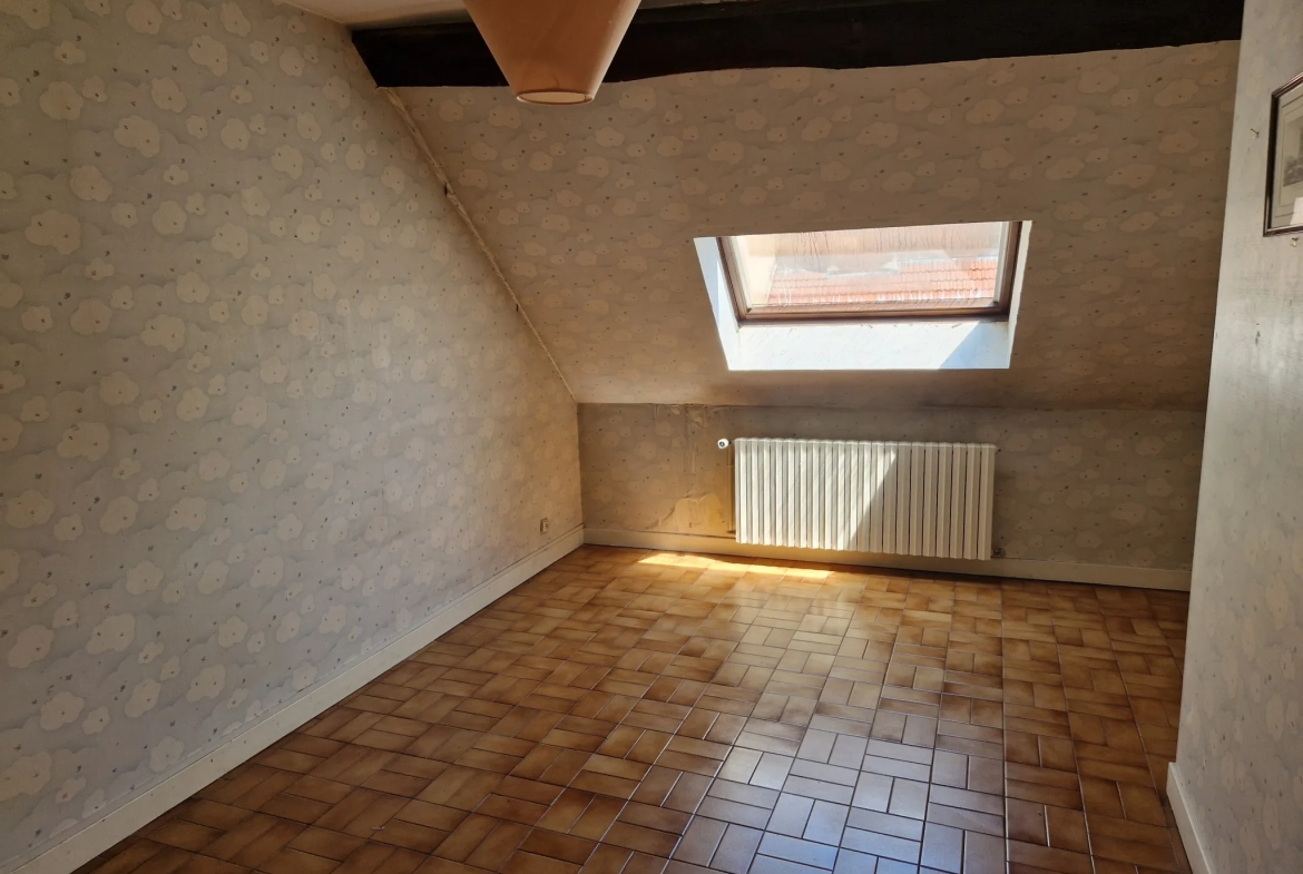Maison de ville avec patio à Autun - 4 chambres et confort moderne 