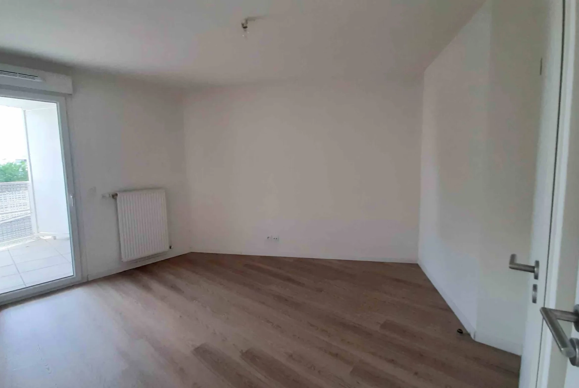 Appartement T2 de 40,47 m² avec balcon et garage à Lyon 8e 