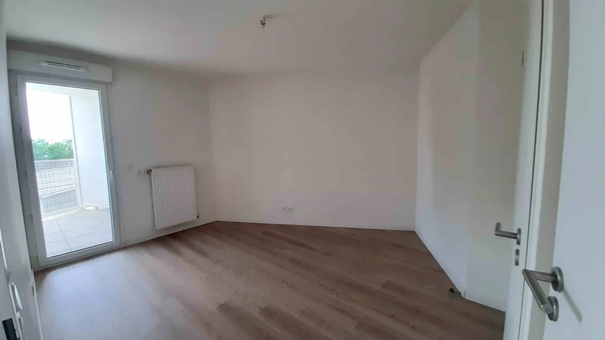 Appartement T2 de 40,47 m² avec balcon et garage à Lyon 8e 
