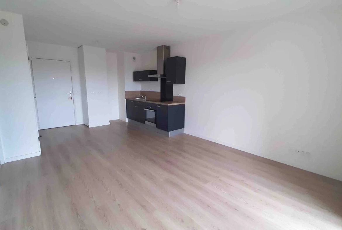 Appartement T2 de 40,47 m² avec balcon et garage à Lyon 8e 