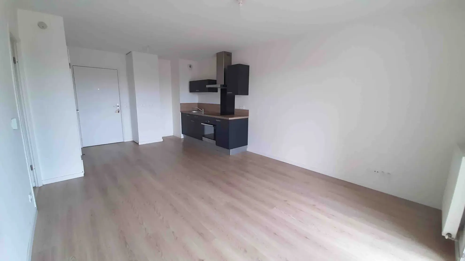 Appartement T2 de 40,47 m² avec balcon et garage à Lyon 8e 