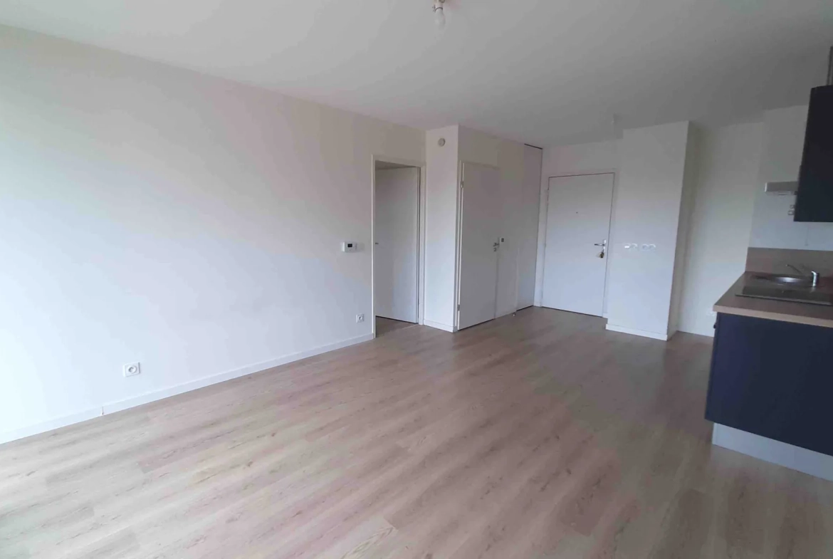 Appartement T2 de 40,47 m² avec balcon et garage à Lyon 8e 