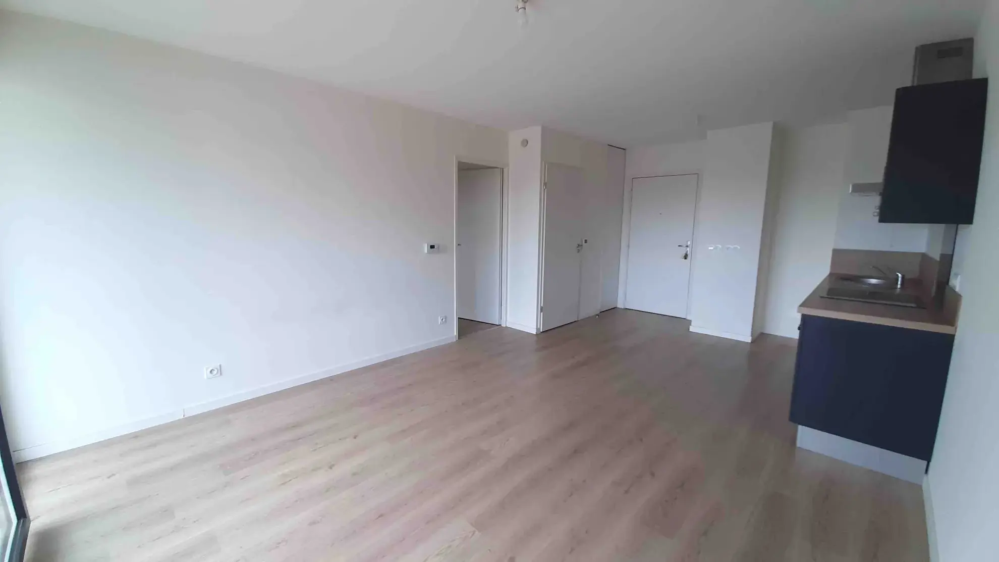 Appartement T2 de 40,47 m² avec balcon et garage à Lyon 8e 