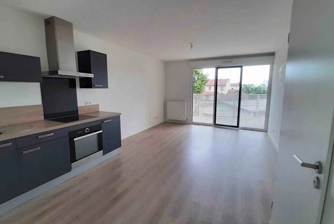 Appartement T2 de 40,47 m² avec balcon et garage à Lyon 8e 