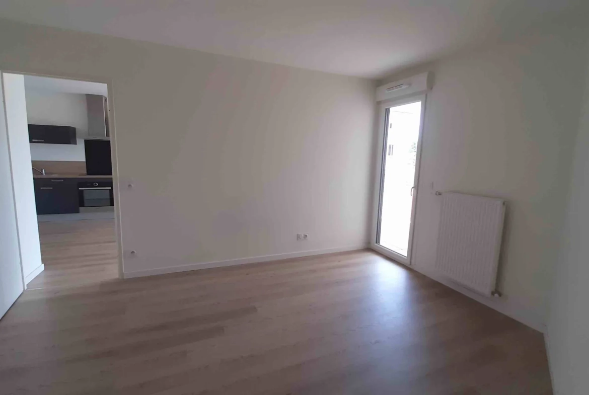 Appartement T2 de 40,47 m² avec balcon et garage à Lyon 8e 