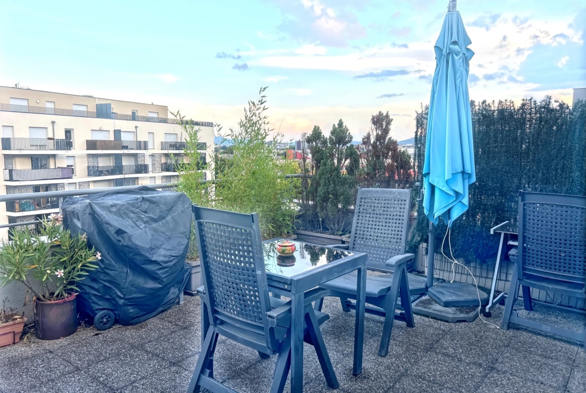 Appartement T4 rénové avec terrasse à Clermont-Ferrand - calme et luminosité 