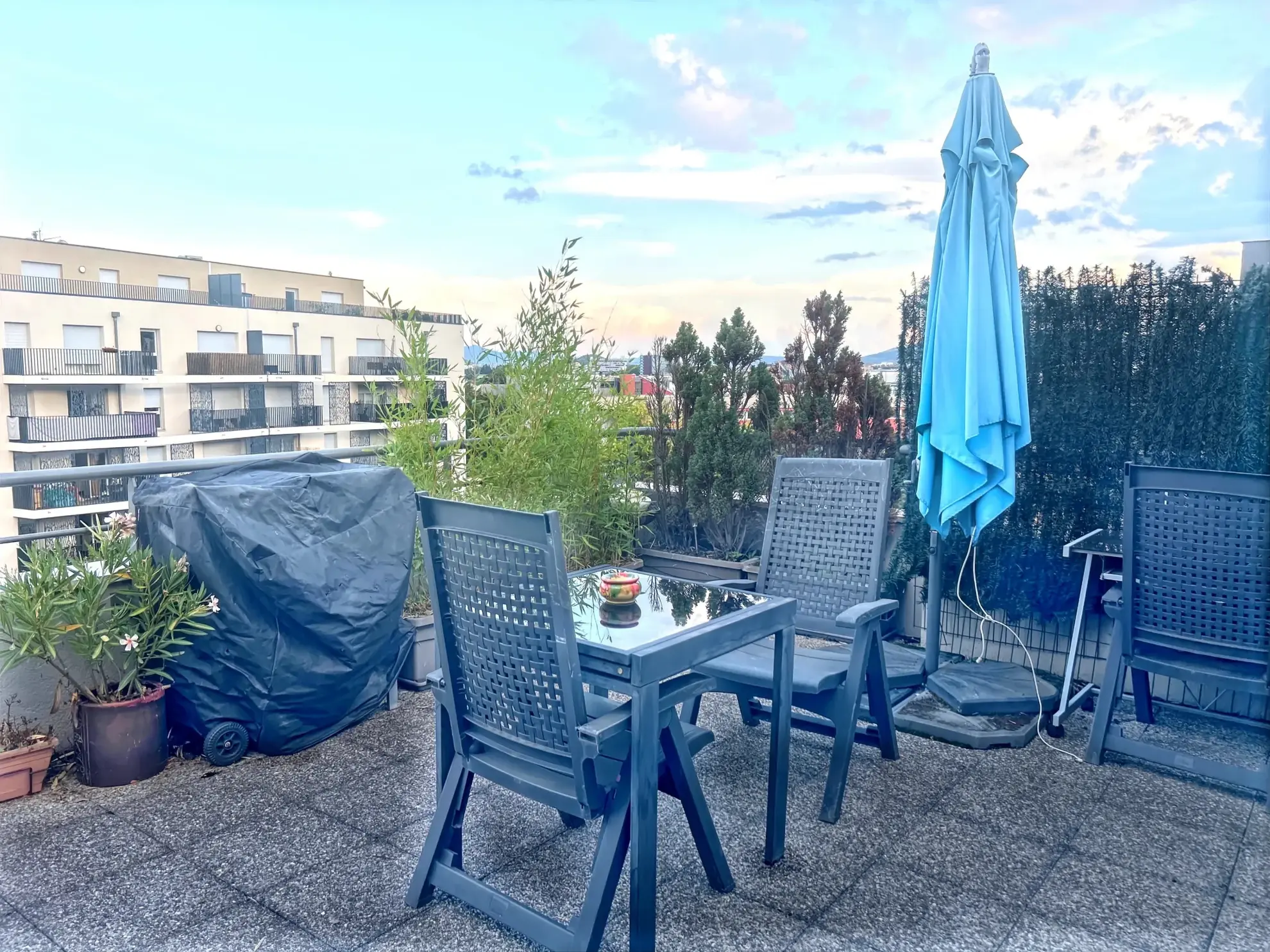 Appartement T4 rénové avec terrasse à Clermont-Ferrand - calme et luminosité 