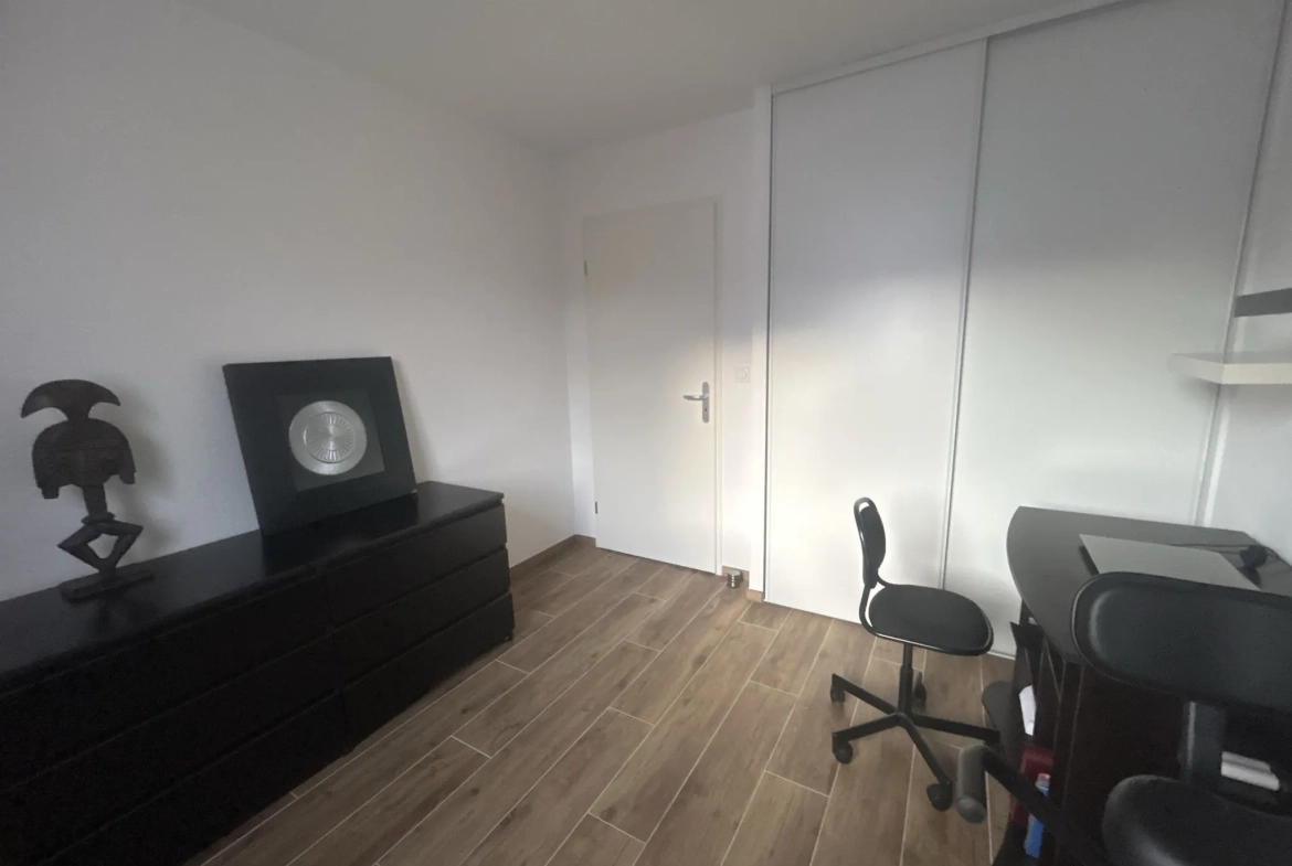 Appartement T4 rénové avec terrasse à Clermont-Ferrand - calme et luminosité 