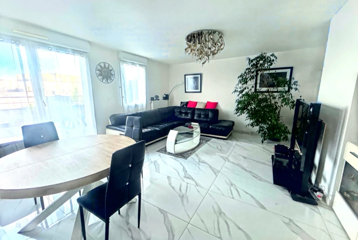 Appartement T4 rénové avec terrasse à Clermont-Ferrand - calme et luminosité 
