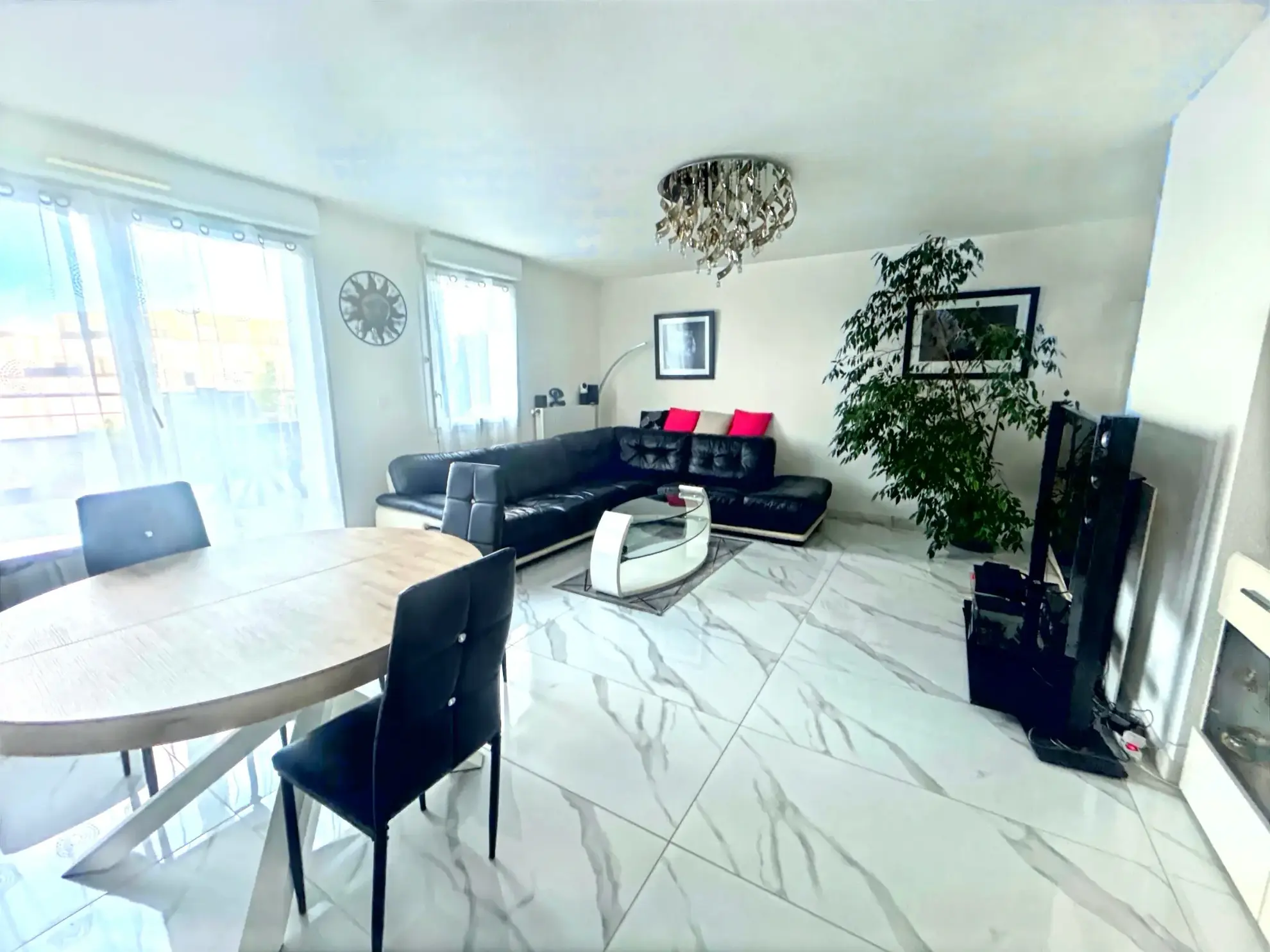 Appartement T4 rénové avec terrasse à Clermont-Ferrand - calme et luminosité 