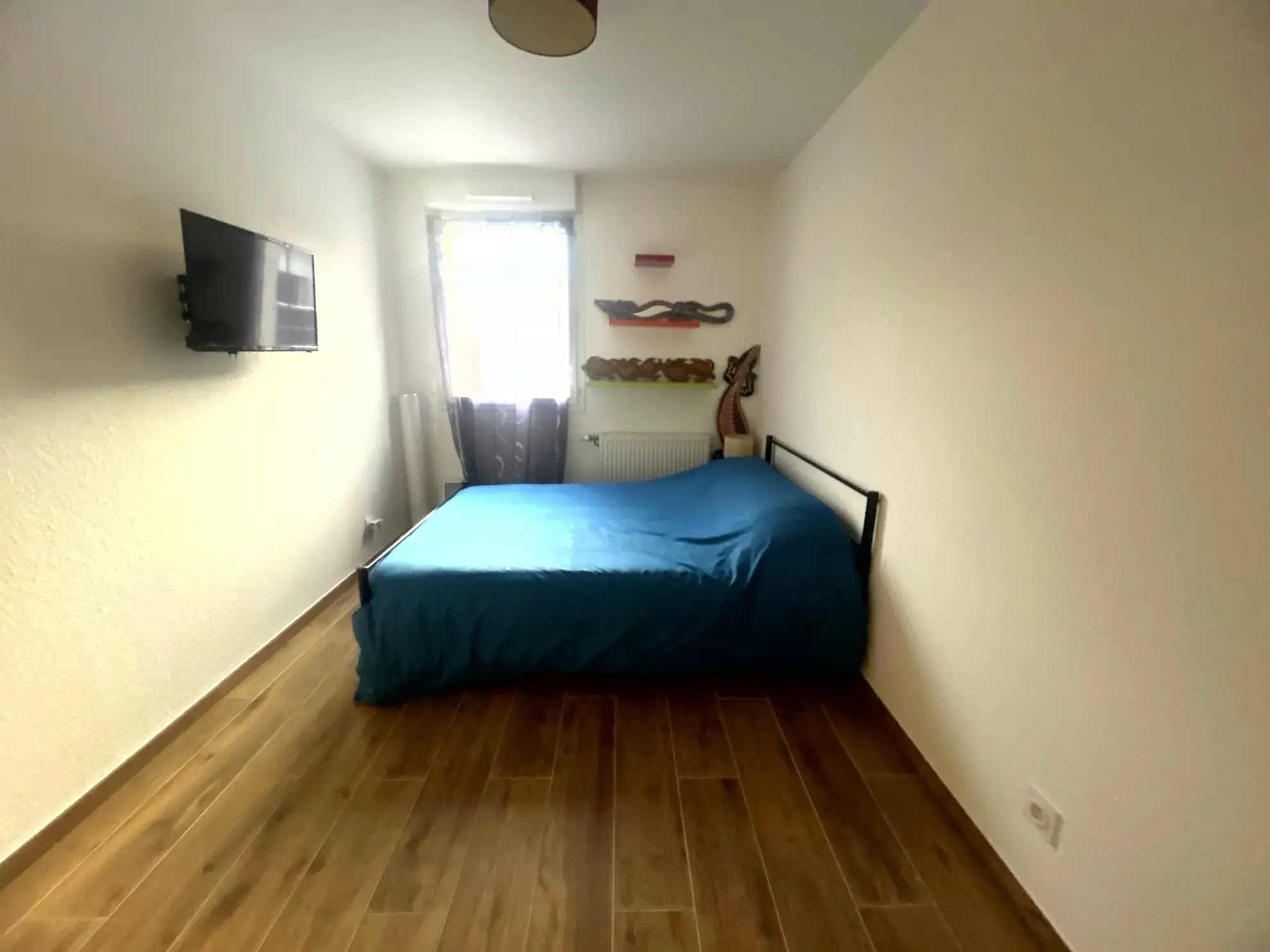 Appartement T4 rénové avec terrasse à Clermont-Ferrand - calme et luminosité 