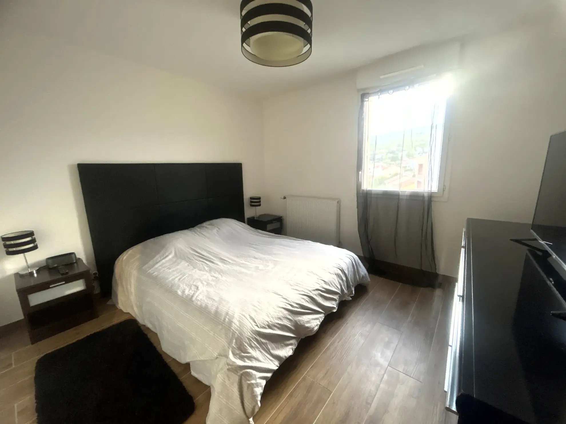 Appartement T4 rénové avec terrasse à Clermont-Ferrand - calme et luminosité 