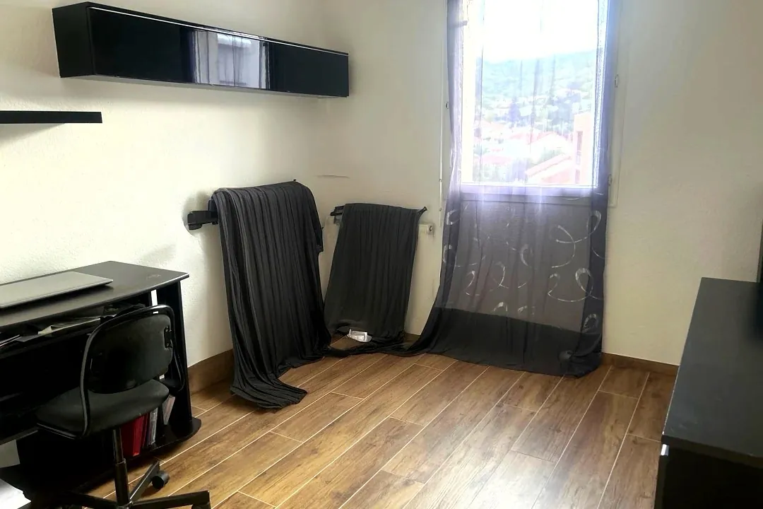 Appartement T4 rénové avec terrasse à Clermont-Ferrand - calme et luminosité 