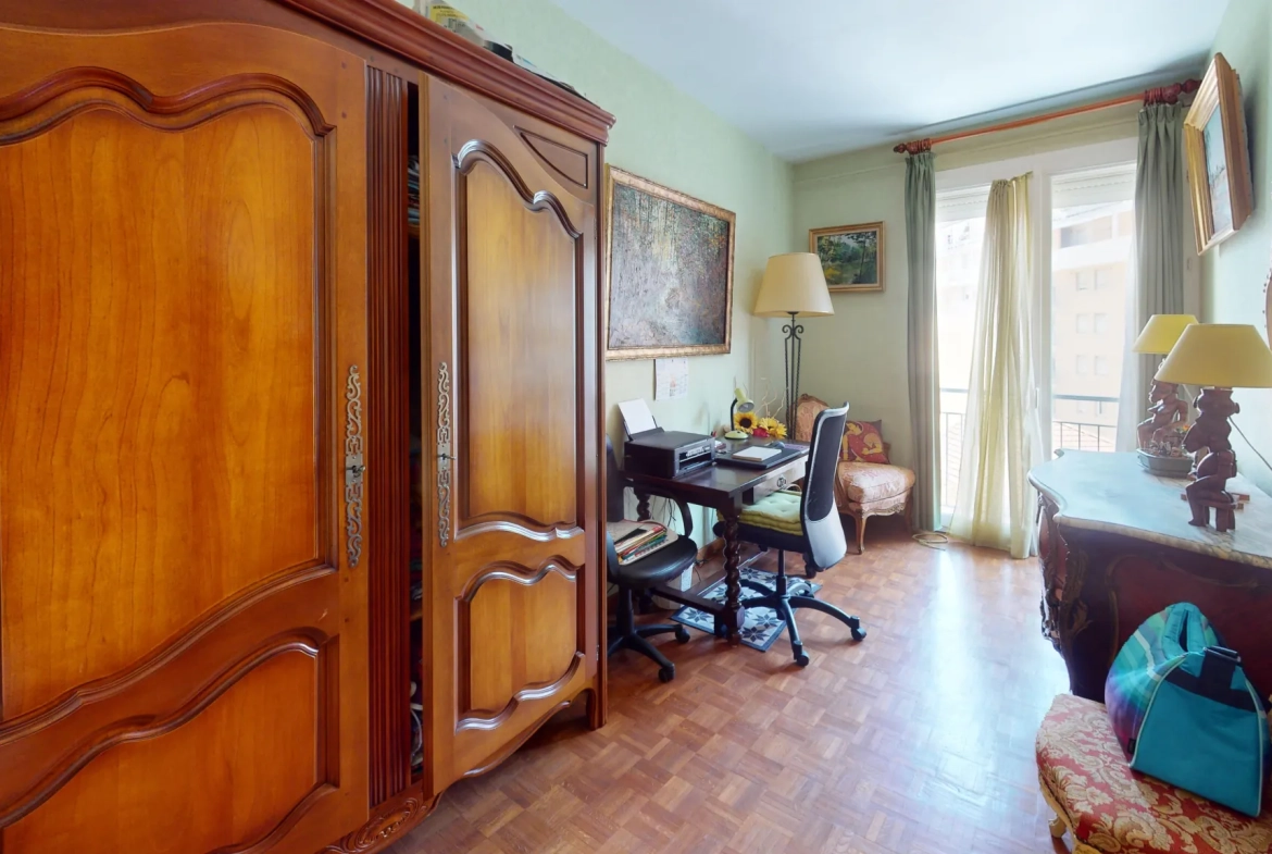 Appartement T3 de 73 m² à vendre à Marseille 8ème, résidence de standing 