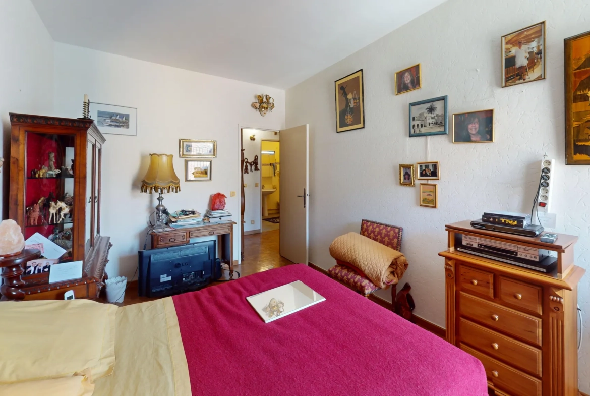 Appartement T3 de 73 m² à vendre à Marseille 8ème, résidence de standing 