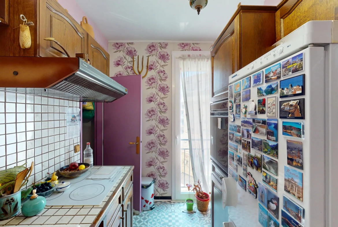 Appartement T3 de 73 m² à vendre à Marseille 8ème, résidence de standing 