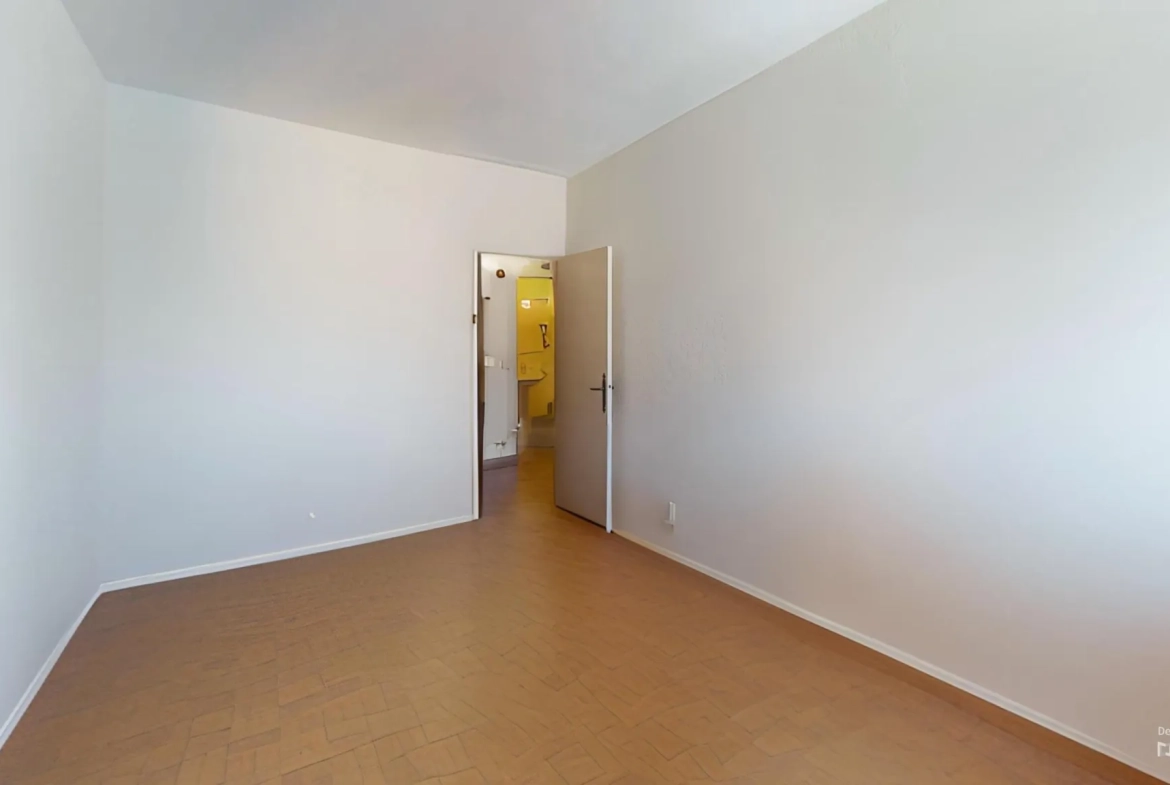 Appartement T3 de 73 m² à vendre à Marseille 8ème, résidence de standing 