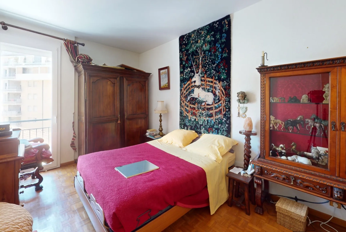 Appartement T3 de 73 m² à vendre à Marseille 8ème, résidence de standing 