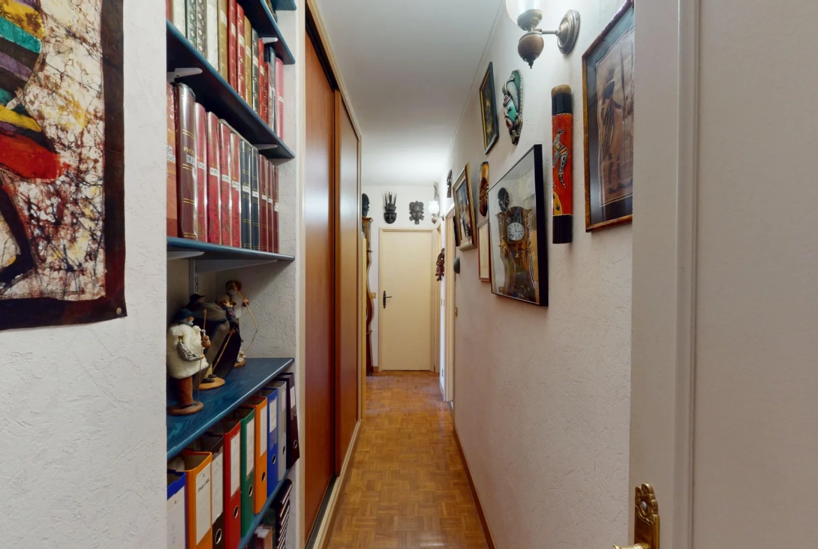 Appartement T3 de 73 m² à vendre à Marseille 8ème, résidence de standing 
