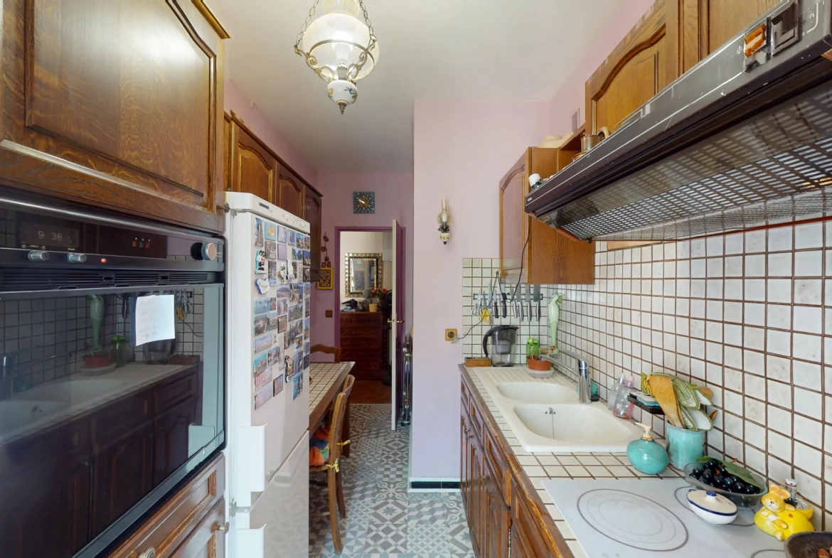 Appartement T3 de 73 m² à vendre à Marseille 8ème, résidence de standing 
