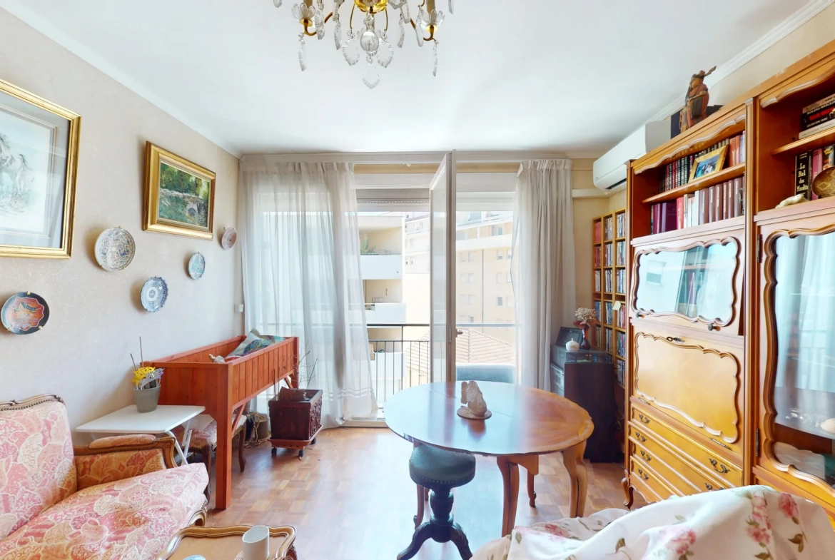 Appartement T3 de 73 m² à vendre à Marseille 8ème, résidence de standing 