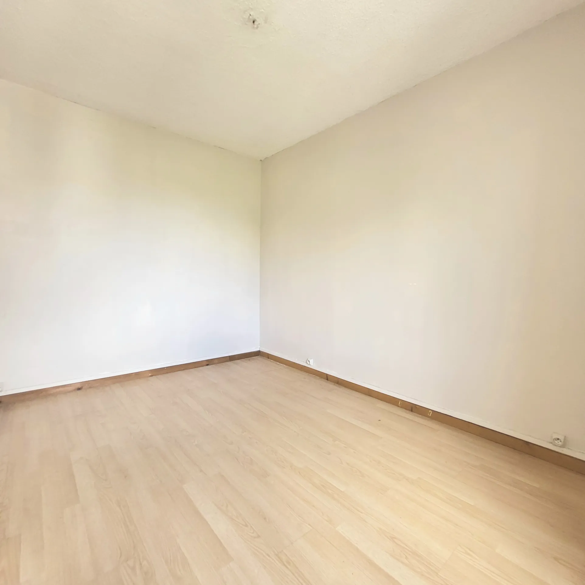 Appartement lumineux avec terrasse et jardin à Boissy l'Aillerie 