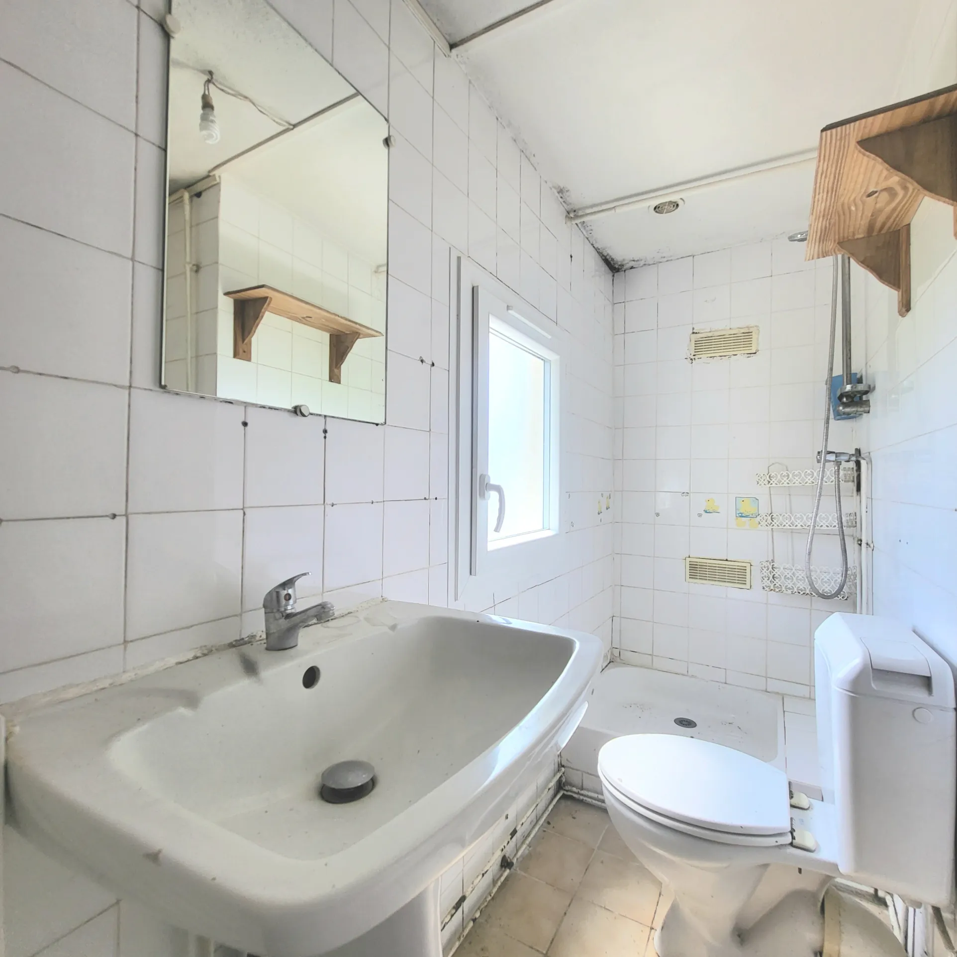 Appartement lumineux avec terrasse et jardin à Boissy l'Aillerie 