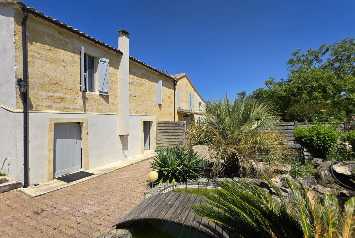 Maison en pierre avec 3 logements dans le vignoble de Saint-Emilion 