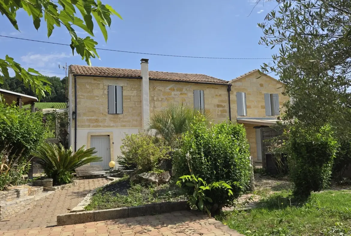 Maison en pierre avec 3 logements dans le vignoble de Saint-Emilion 
