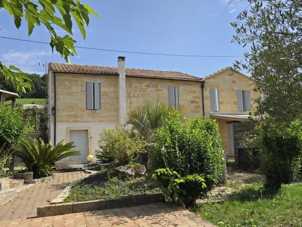 Maison en pierre avec 3 logements dans le vignoble de Saint-Emilion