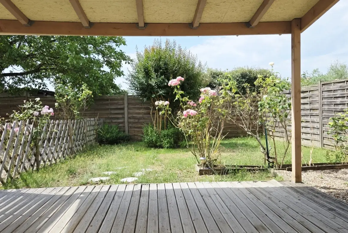 Maison en pierre avec 3 logements dans le vignoble de Saint-Emilion 