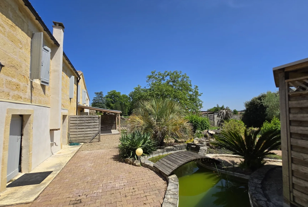 Maison en pierre avec 3 logements dans le vignoble de Saint-Emilion 