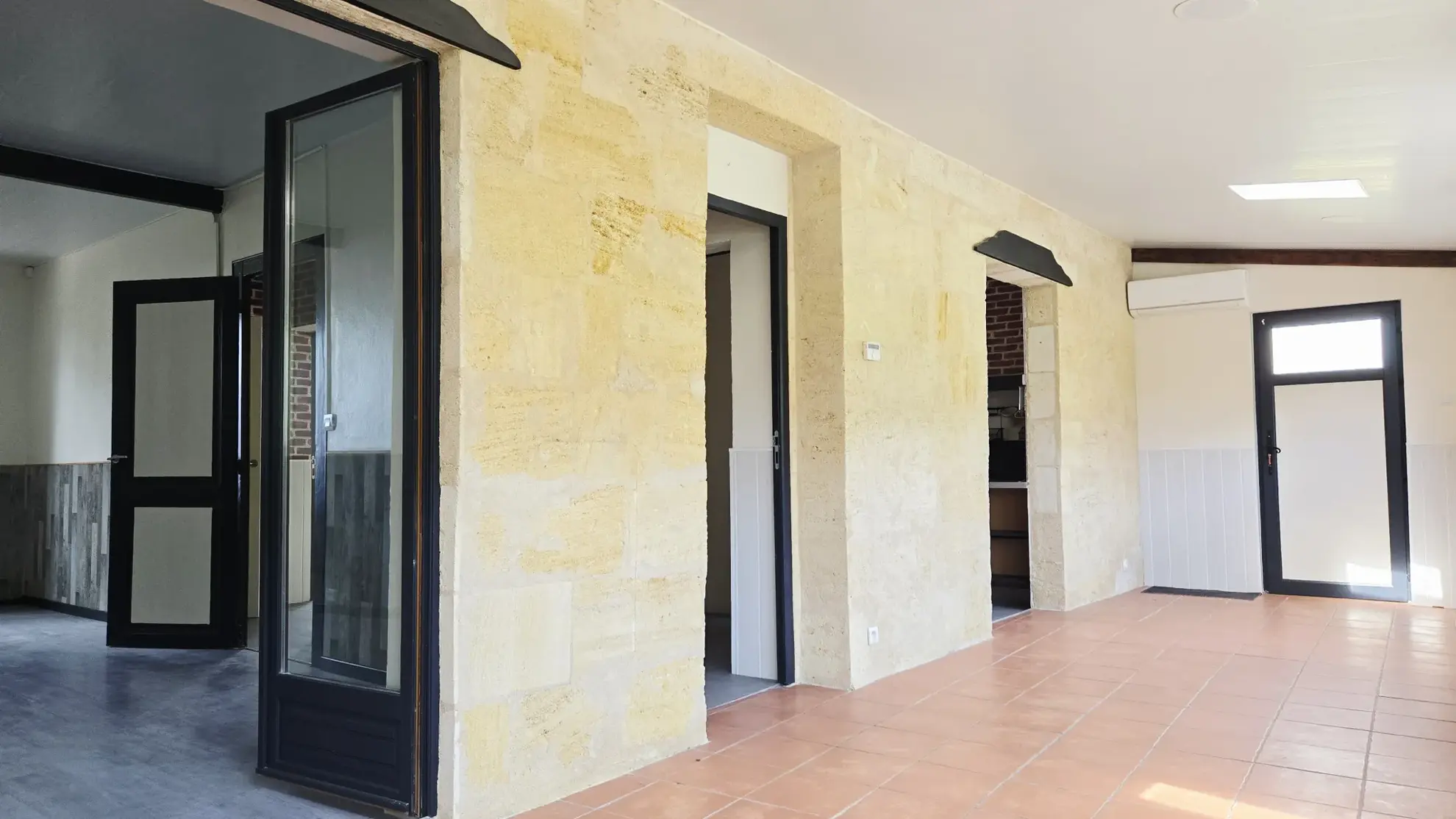 Maison en pierre avec 3 logements dans le vignoble de Saint-Emilion 