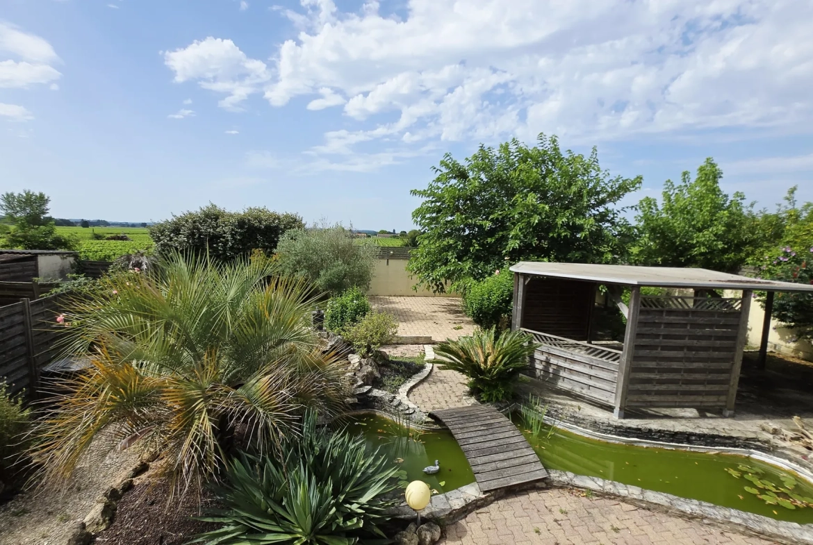 Maison en pierre avec 3 logements dans le vignoble de Saint-Emilion 