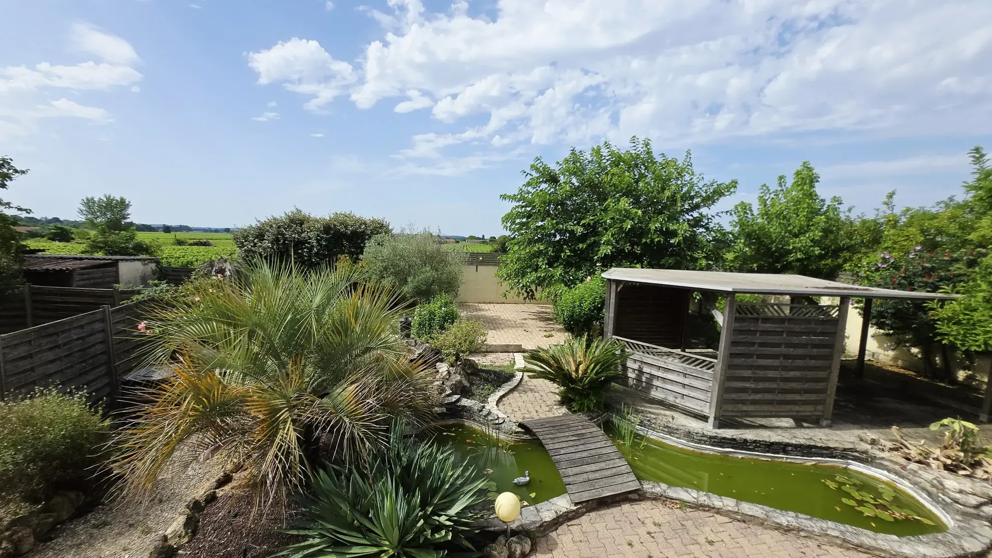 Maison en pierre avec 3 logements dans le vignoble de Saint-Emilion 