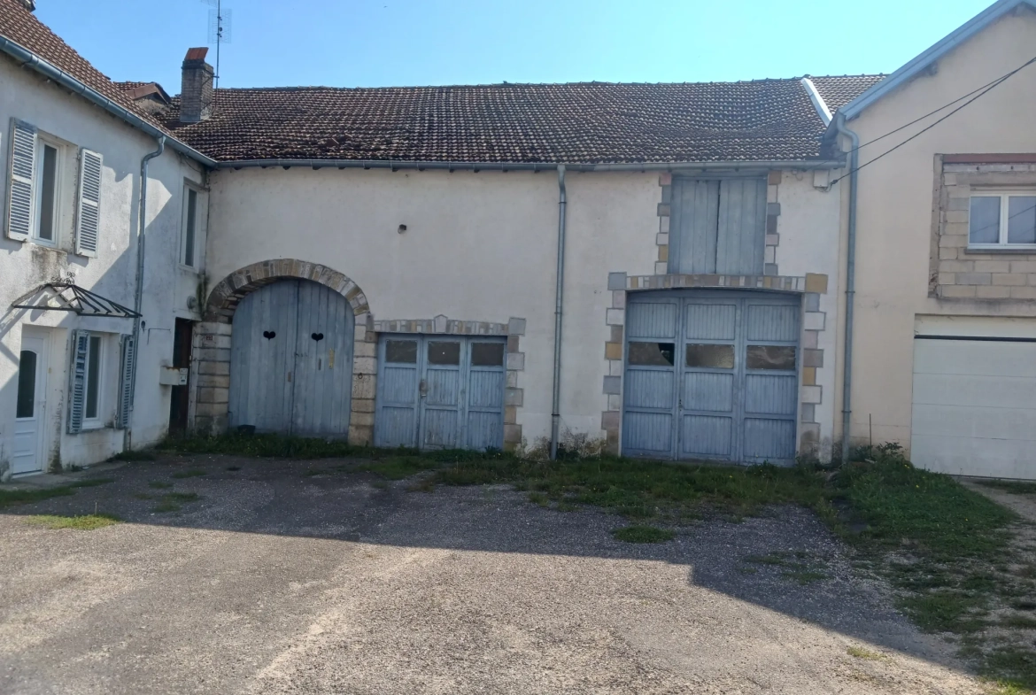 Ensemble immobilier à Gevigney-et-Mercey avec fort potentiel de rénovation 