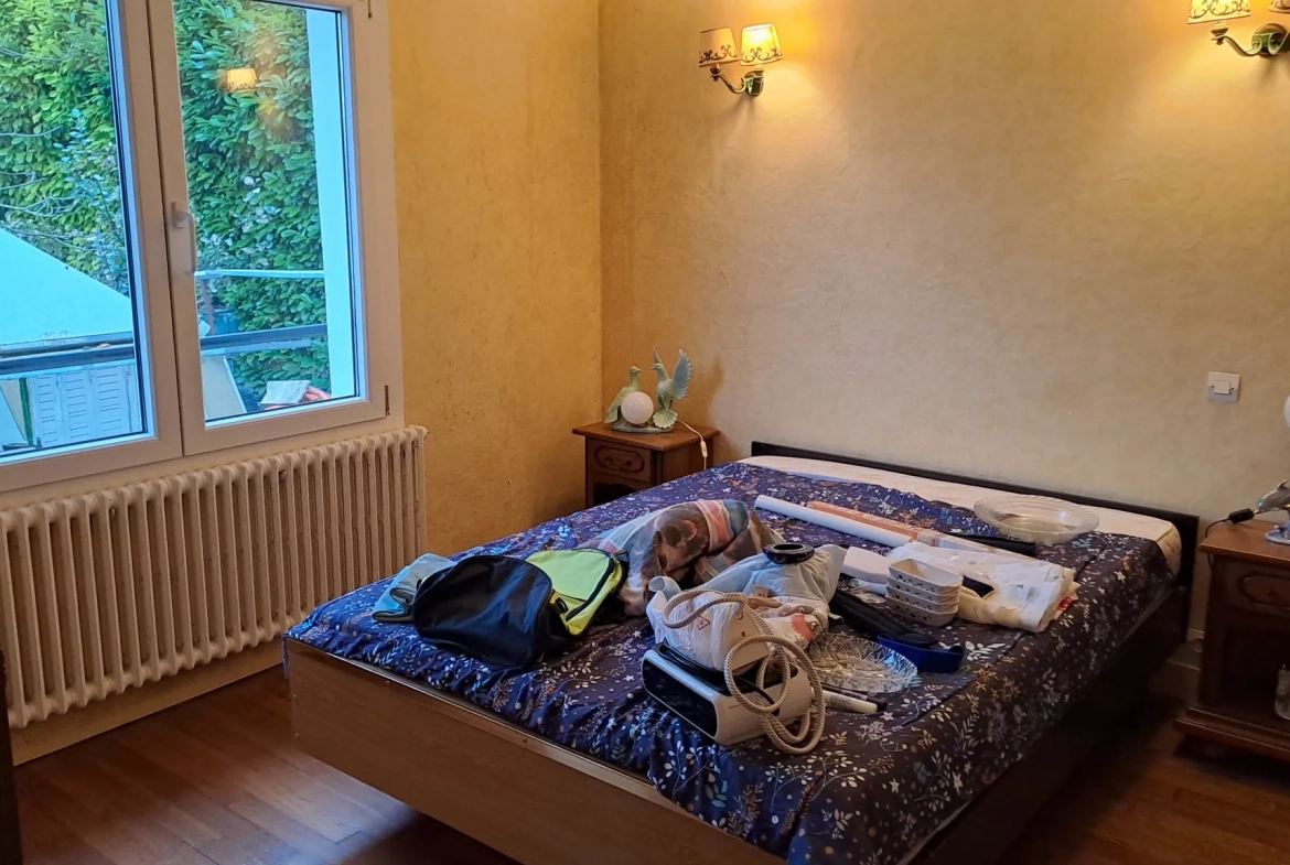 Belle maison avec sous-sol total et jardin à Joigny, proche Paris 