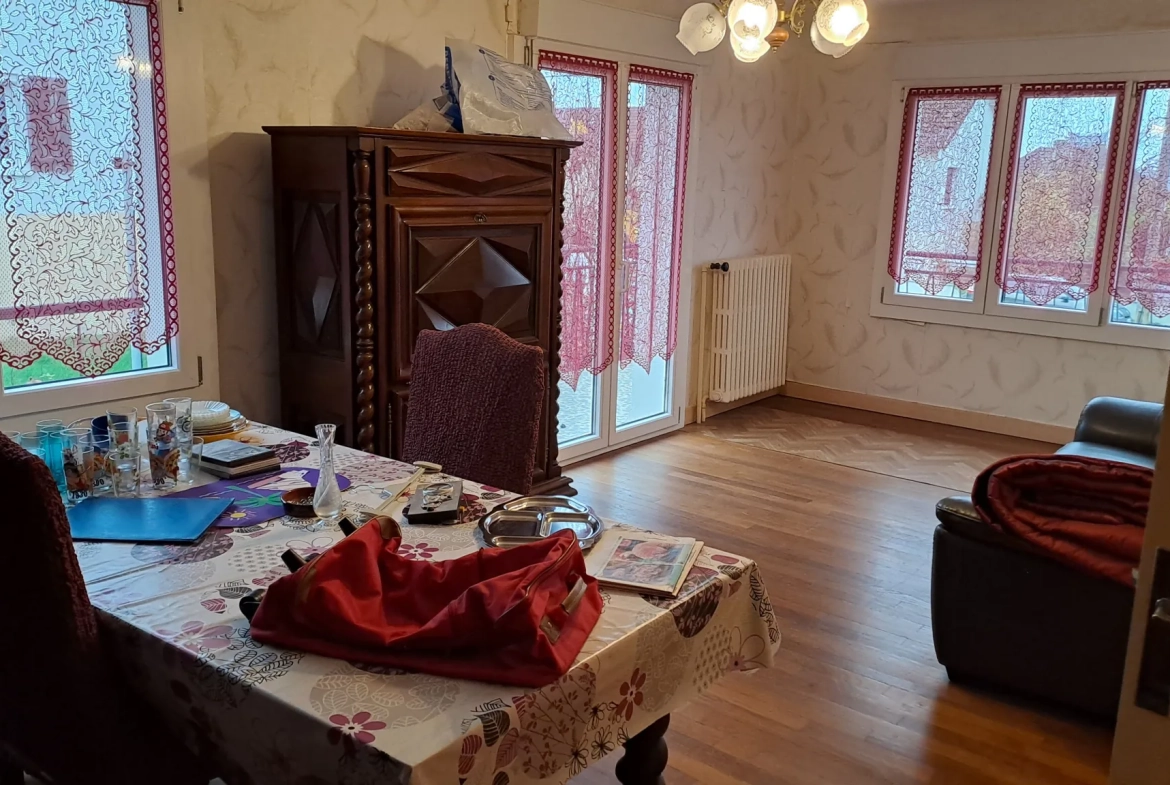 Belle maison avec sous-sol total et jardin à Joigny, proche Paris 