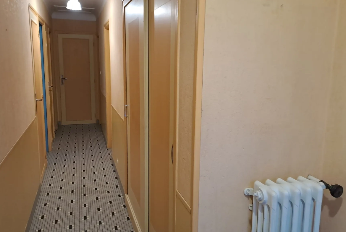 Belle maison avec sous-sol total et jardin à Joigny, proche Paris 