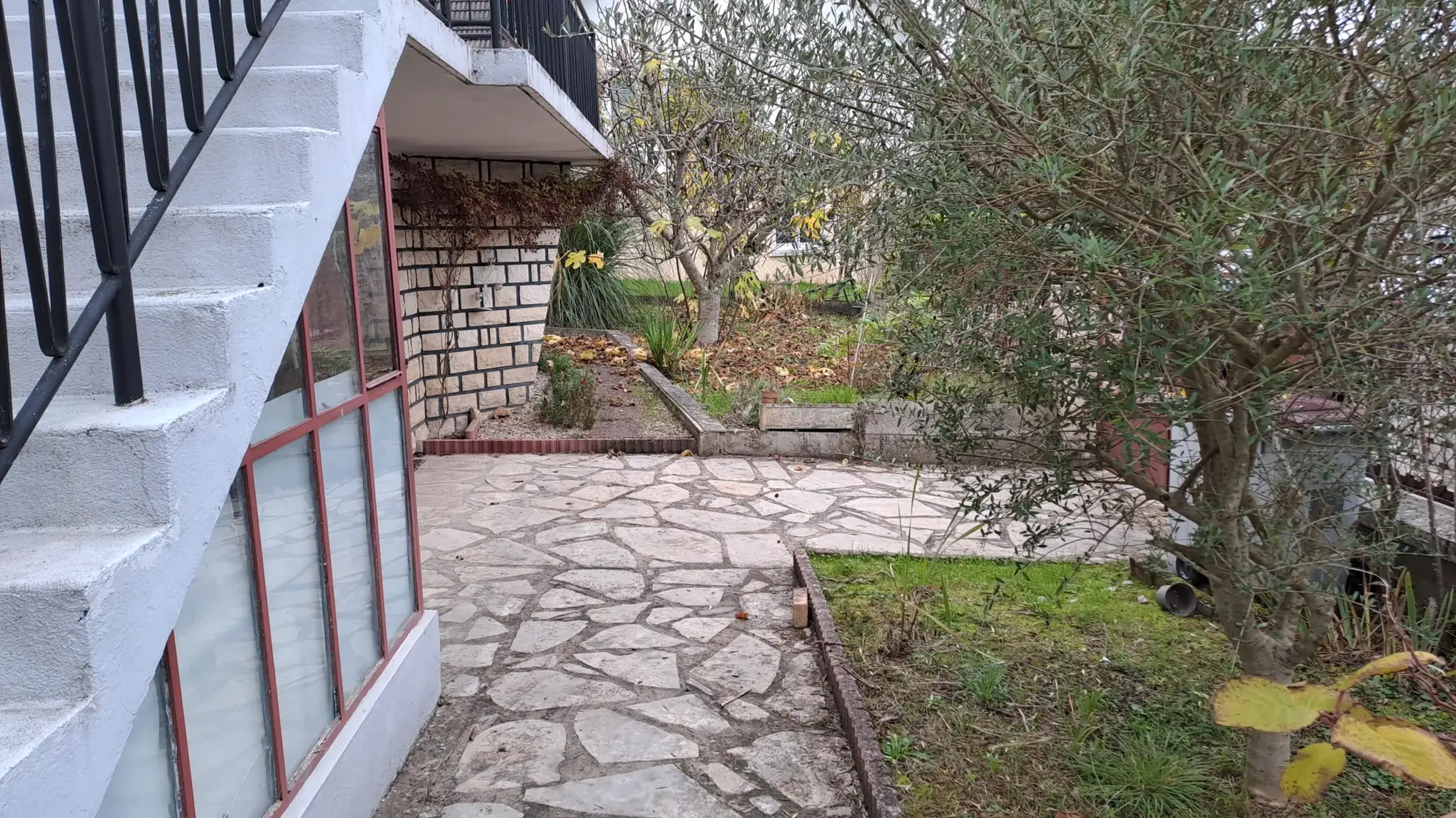 Belle maison avec sous-sol total et jardin à Joigny, proche Paris 