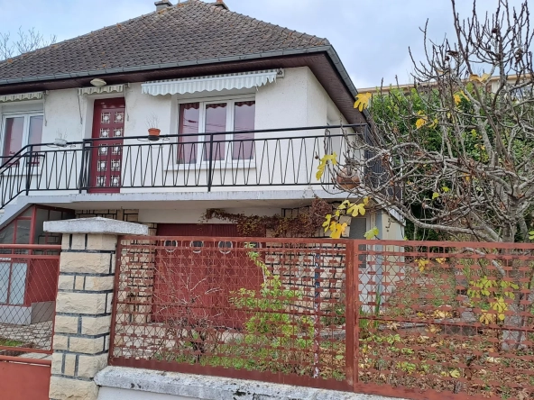 Belle maison avec sous-sol total et jardin à Joigny, proche Paris