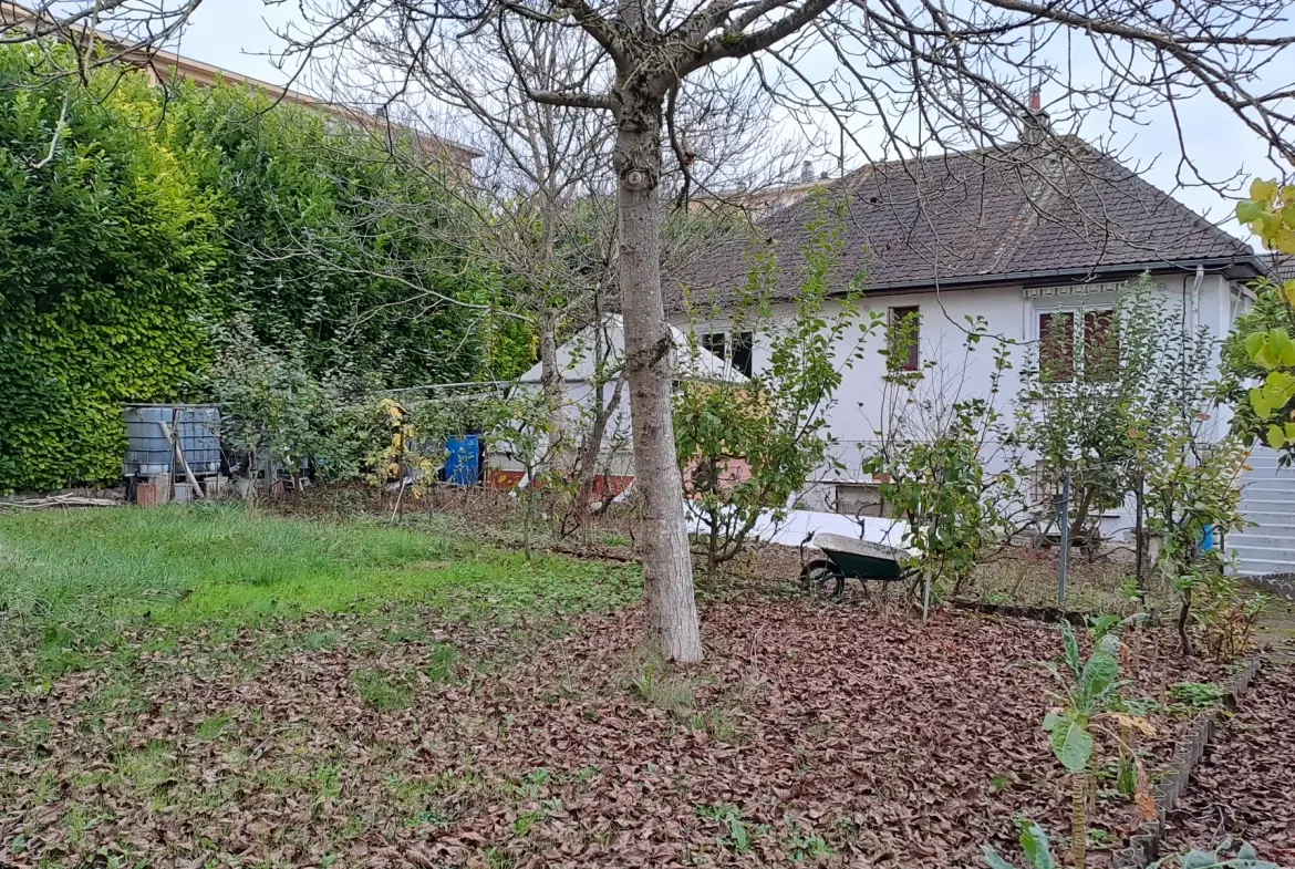 Belle maison avec sous-sol total et jardin à Joigny, proche Paris 