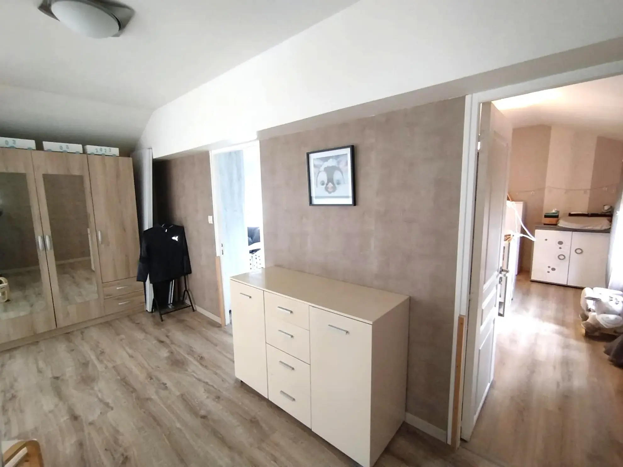 Maison récente à vendre à Mayet d'Ecole, 3 chambres, grand terrain arboré 