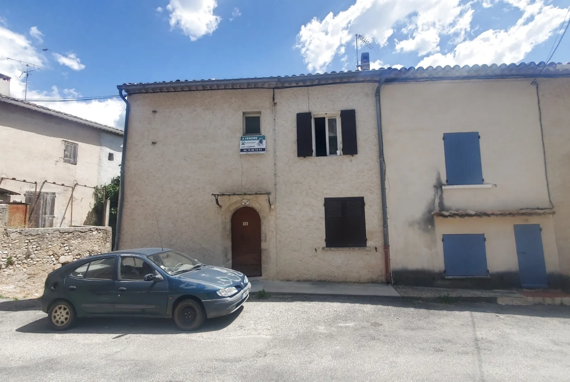 Maison jumelée à Puimoisson de 90m² avec jardin, proche du Verdon à vendre 