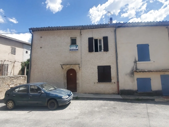 Maison jumelée à Puimoisson de 90m² avec jardin, proche du Verdon à vendre