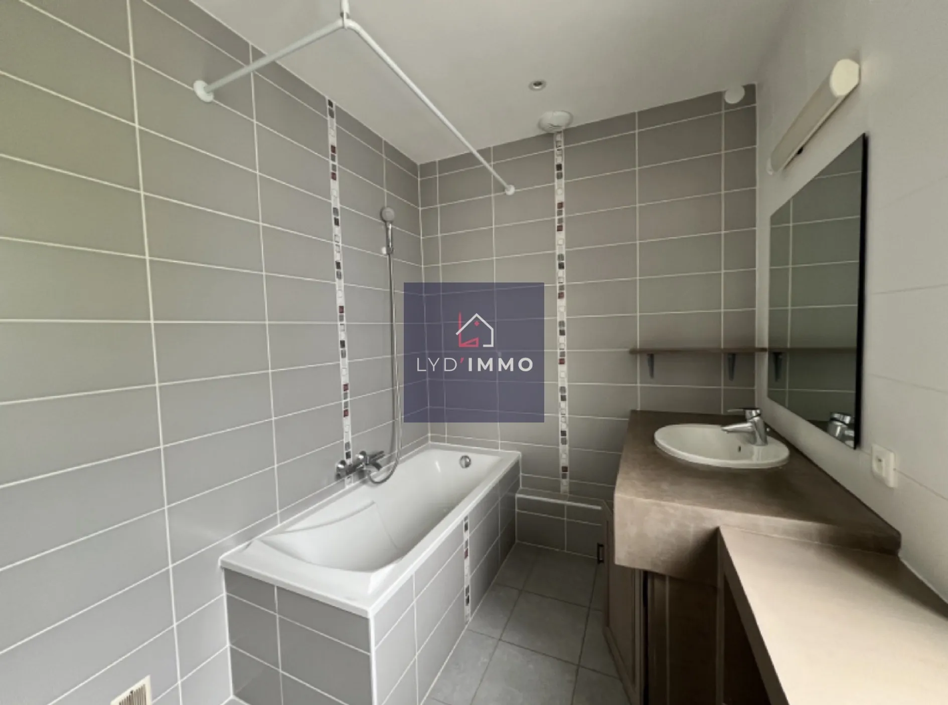 Bel appartement T5 à Valserhône avec garage, cave et chauffage électrique réversible 