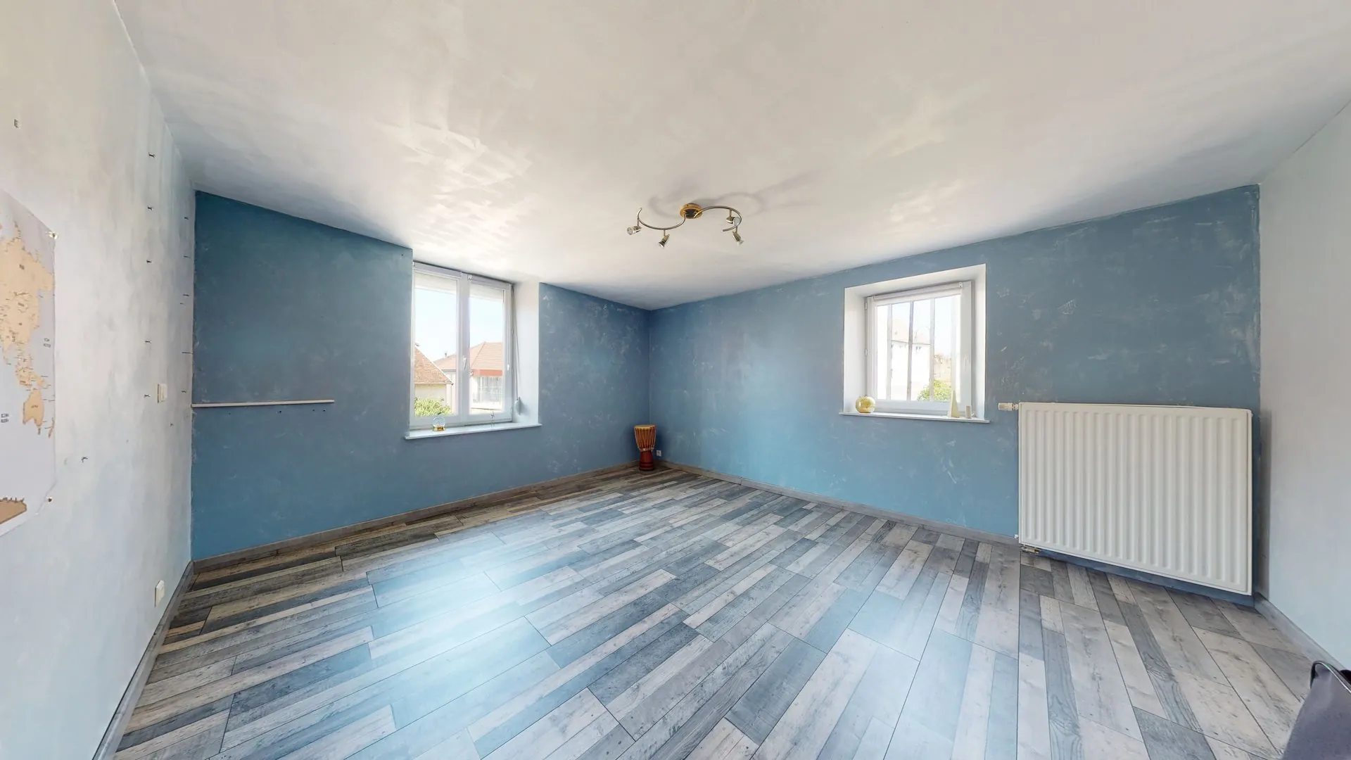 Maison de caractère rénovée avec 6 chambres à Chemaudin près de Besançon 