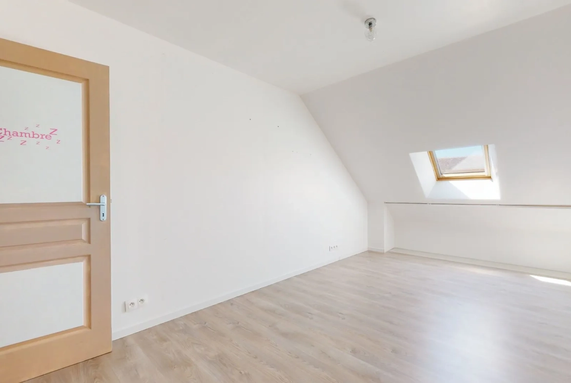 Maison de caractère rénovée avec 6 chambres à Chemaudin près de Besançon 